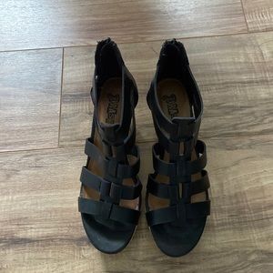 Brash black wedges